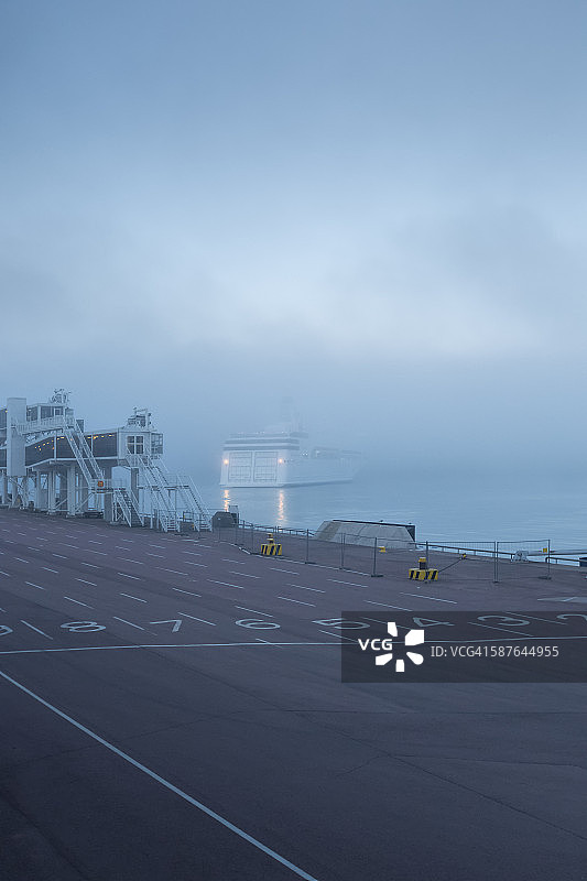 离开玛丽港港口的渡轮图片素材