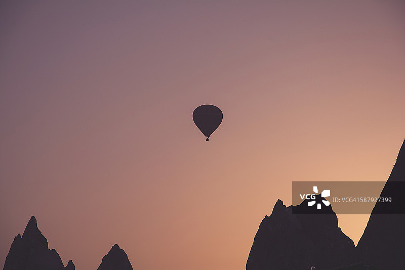 日出时的热气球图片素材