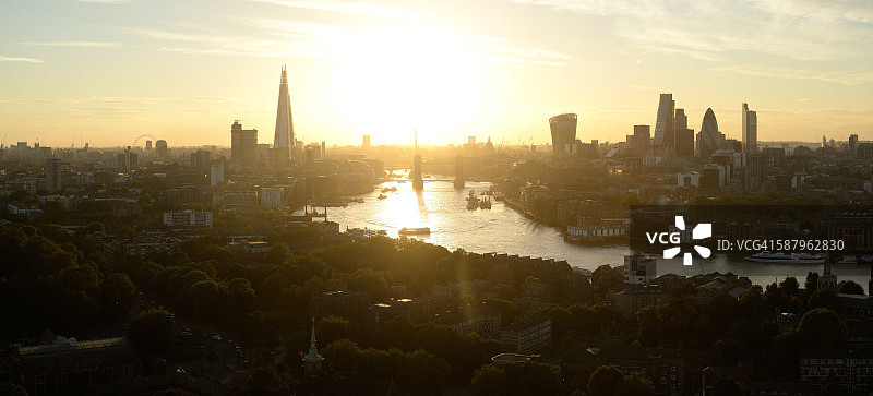 日落时分的伦敦天际线全景图片素材