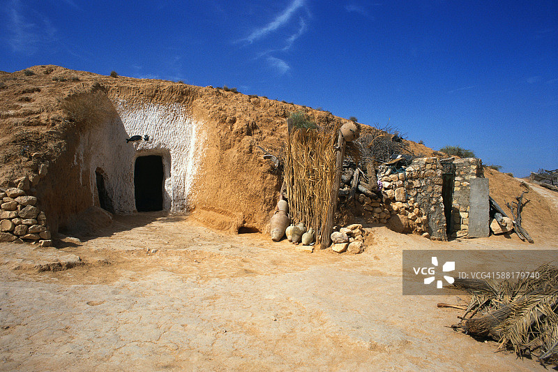 建在山坡上的住宅图片素材