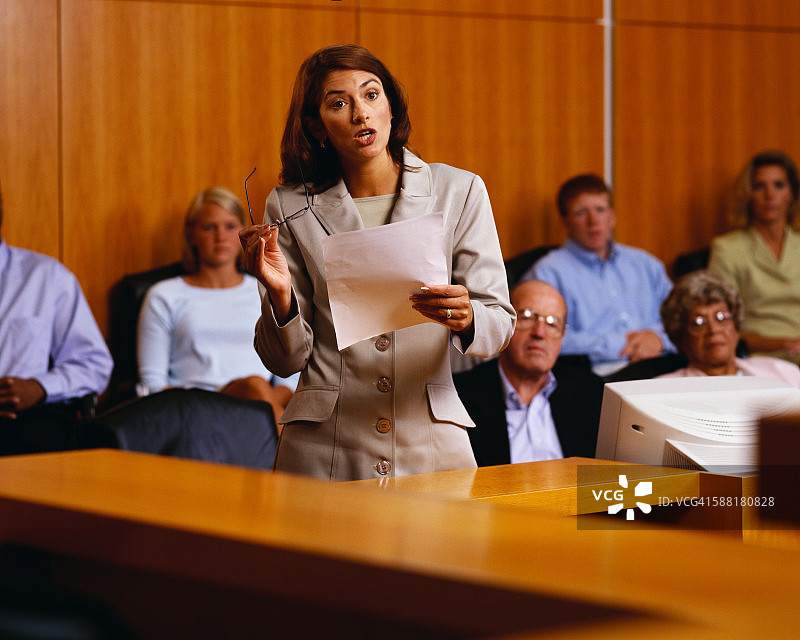 女工头宣读判决图片素材