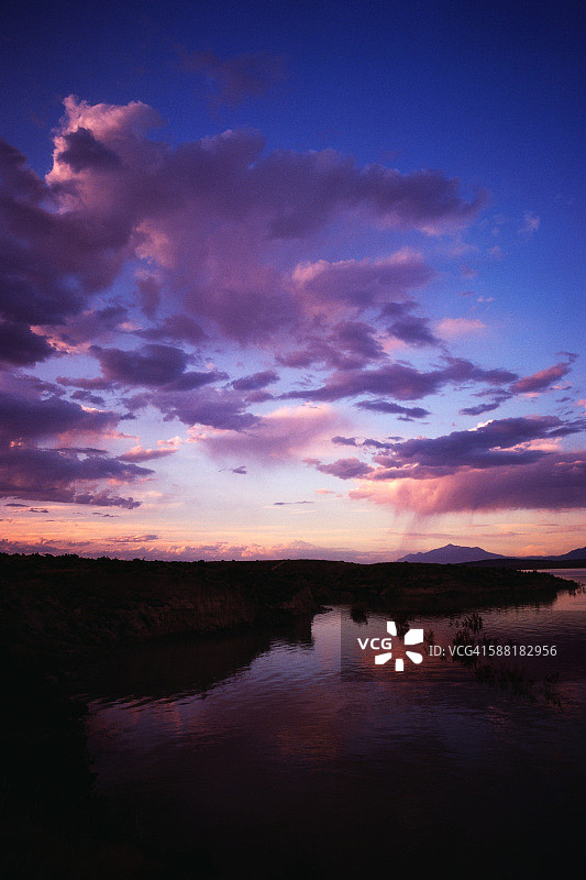 尤巴湖的日落图片素材