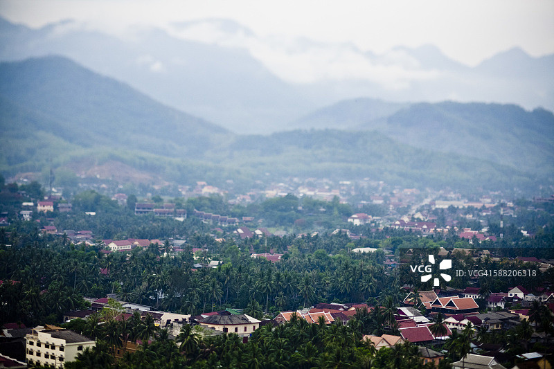 从琅勃拉邦的普西山俯瞰老挝北部图片素材