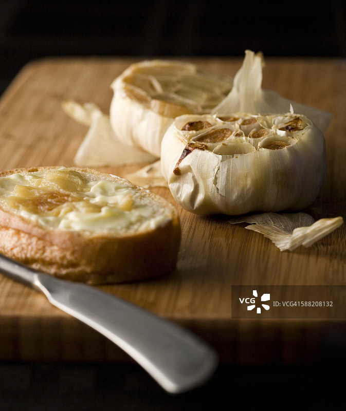 烤蒜香黄油面包图片素材