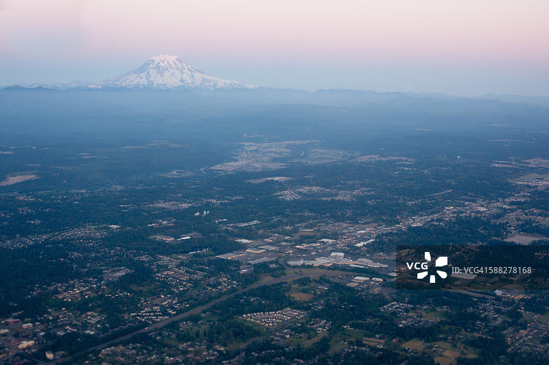 美国华盛顿州雷尼尔山及周边地区图片素材
