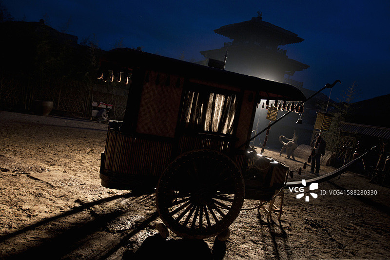 电影布景中的中式马车，剪影，北京图片素材