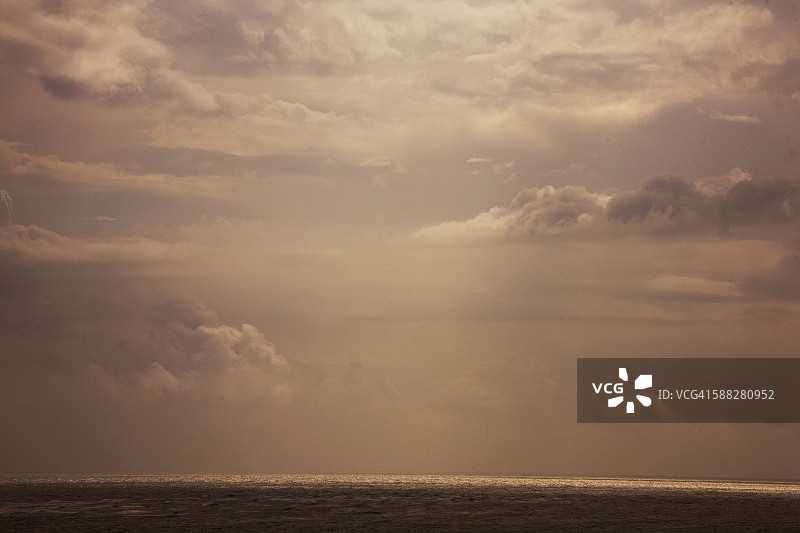 美国阿拉巴马州橙子海滩墨西哥湾上的壮丽天空图片素材