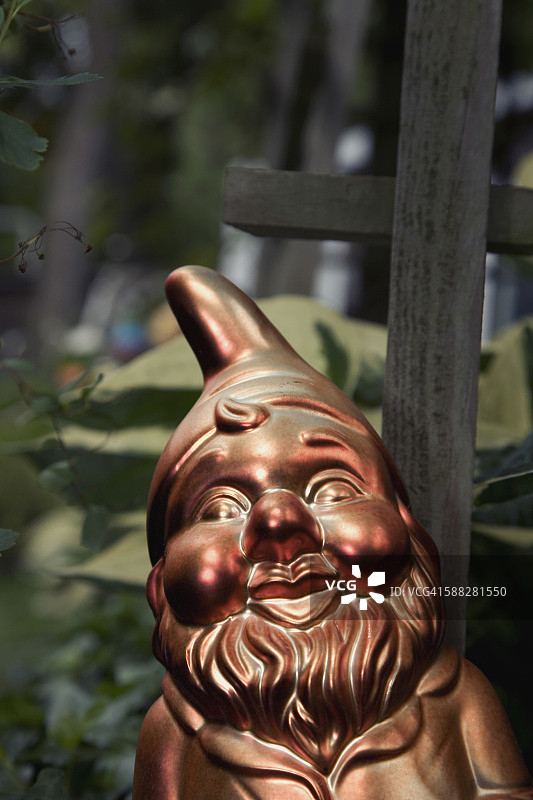 铜制花园侏儒雕像图片素材