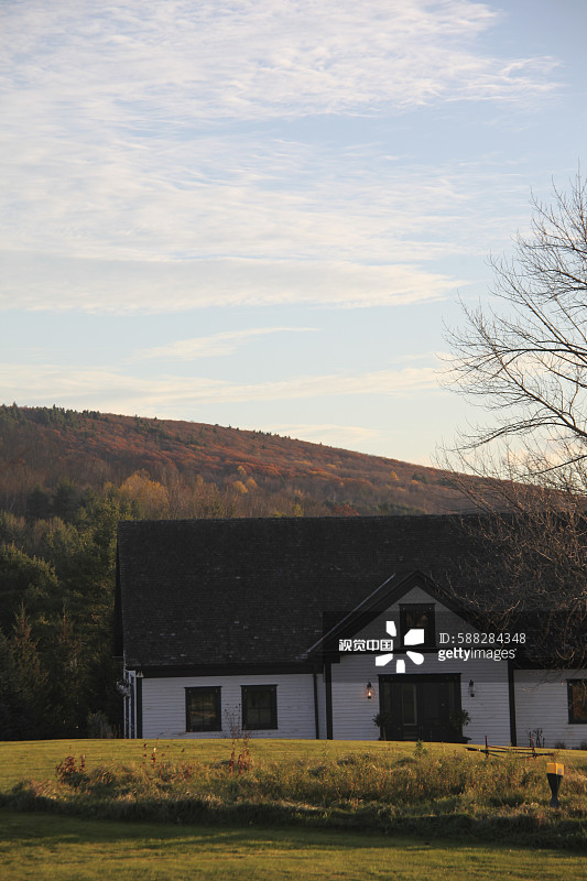 秋季的农舍图片素材