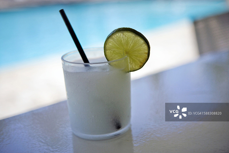 冰冻饮品与青柠切片图片素材