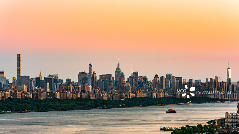 日落时分的曼哈顿图片素材