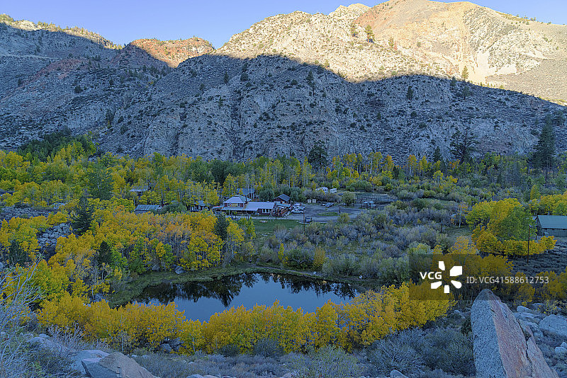 秋季红衣主教乡村度假村图片素材