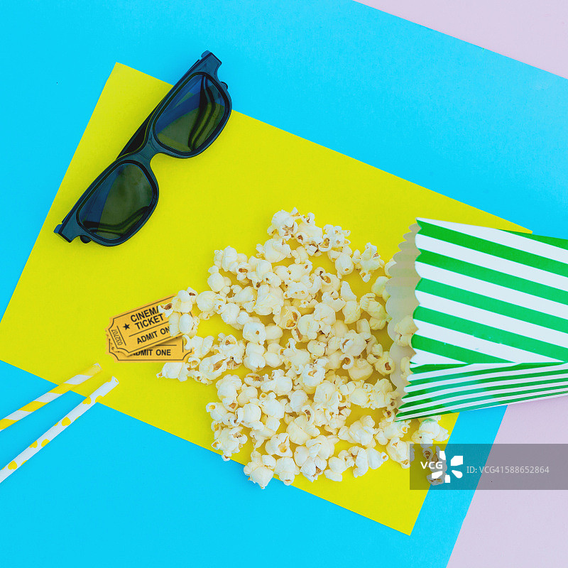 3D眼镜、电影票和爆米花图片素材