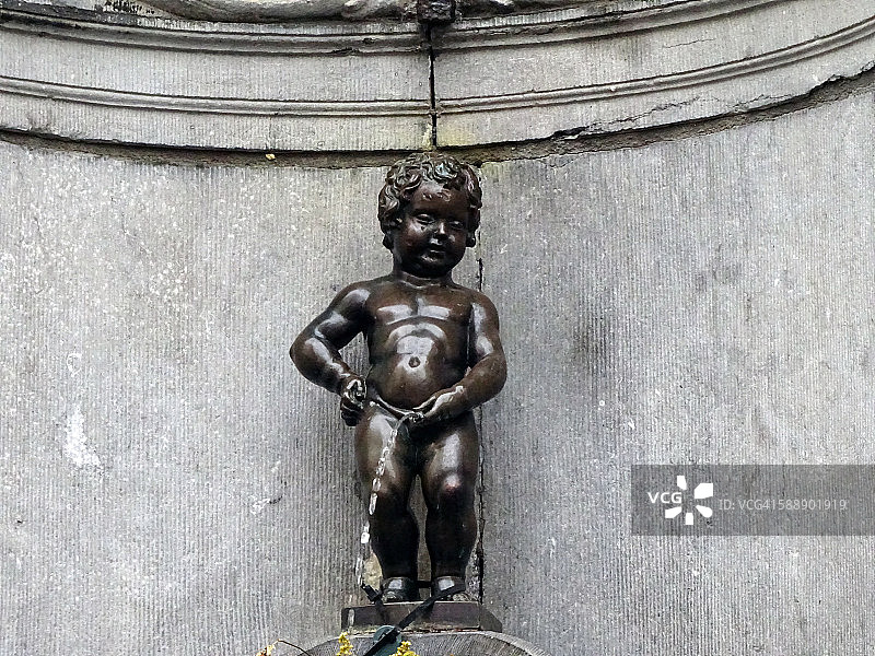 撒尿小童图片素材