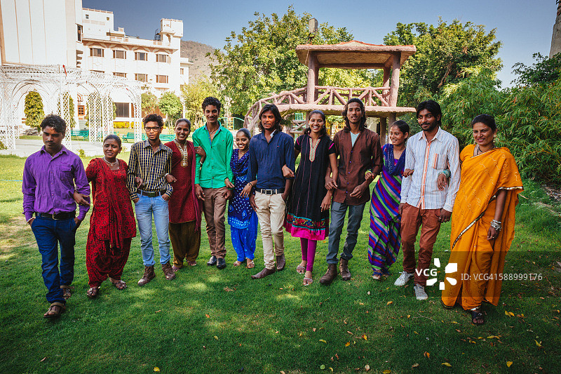 在校园里的印度学生图片素材