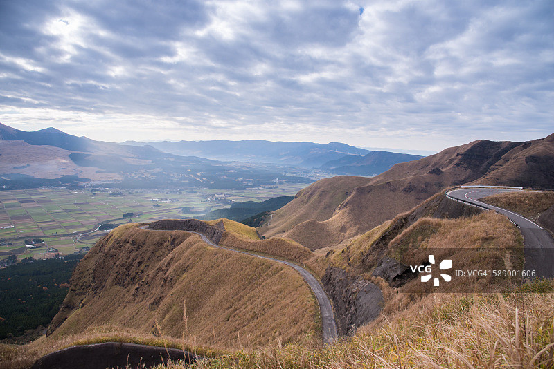 阿苏火山口北缘的拉布达之路图片素材