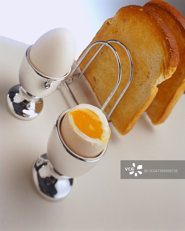 半熟鸡蛋和吐司图片素材