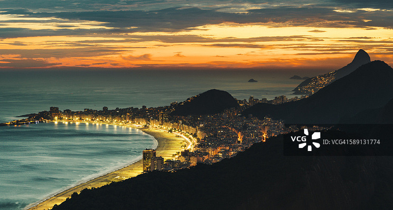 巴西里约热内卢科帕卡巴纳海滩夜景图片素材