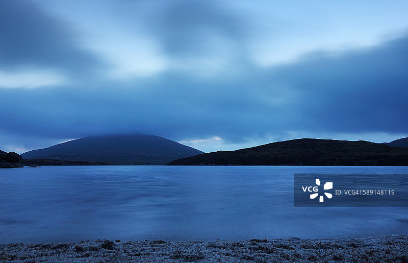 黎明时分的伊诺克湖图片素材