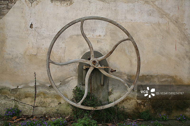 意大利托斯卡纳农场的旧曲柄手柄图片素材