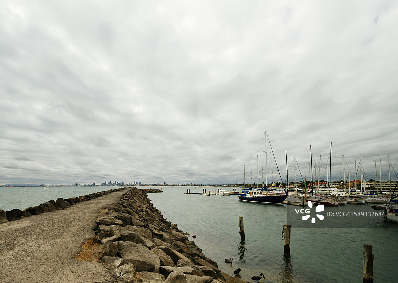 布莱顿的船只、鸭子和澳大利亚维多利亚州墨尔本市图片素材