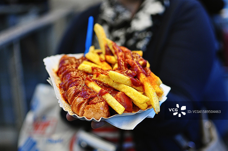 咖喱香肠和炸薯条图片素材