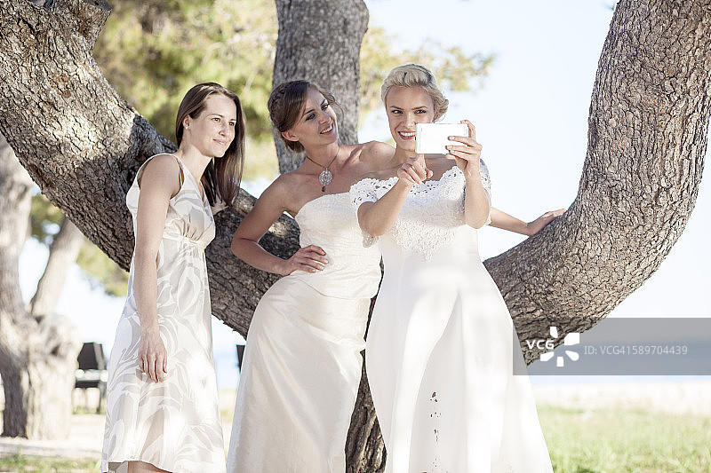 新娘和伴娘自拍图片素材