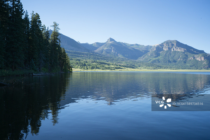 湖面倒影图片素材