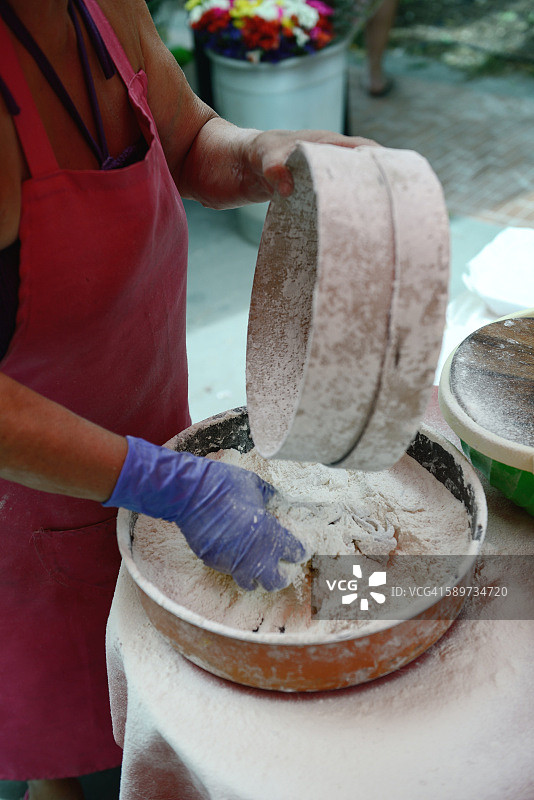 炸新鲜凤尾鱼图片素材