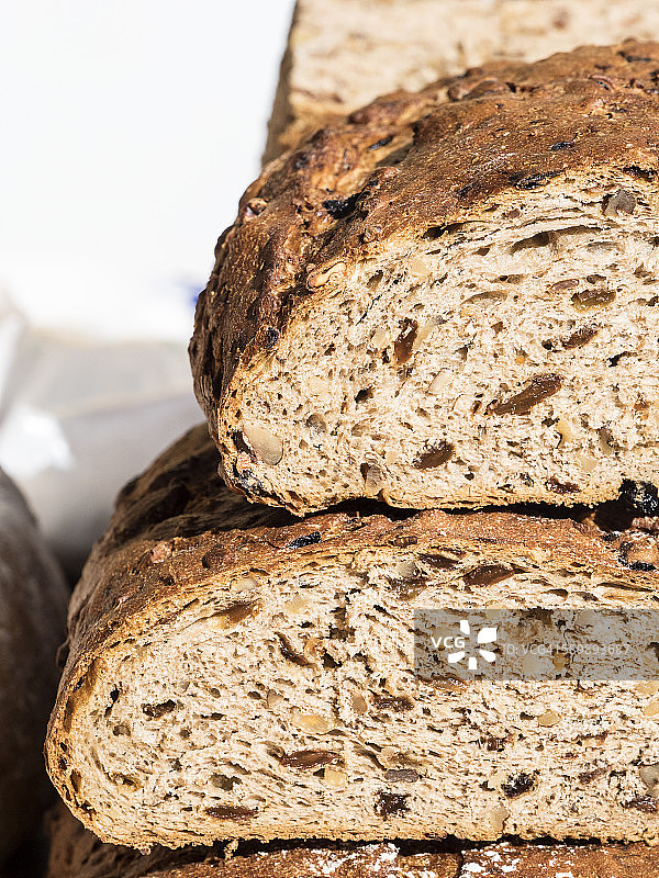 坚果黑麦面包图片素材