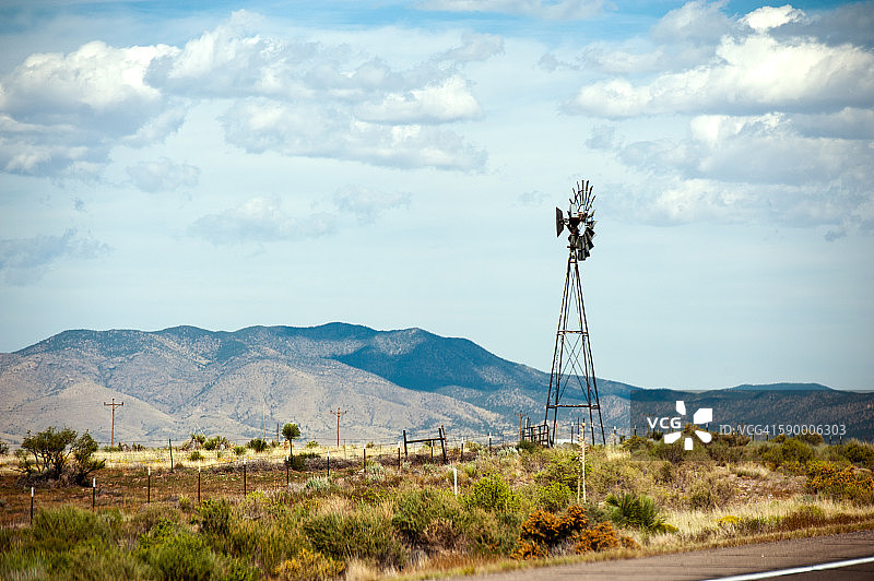阿拉莫戈多奥特罗县的美式风车图片素材