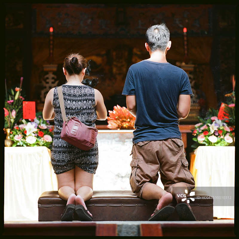 祈祷的夫妇图片素材