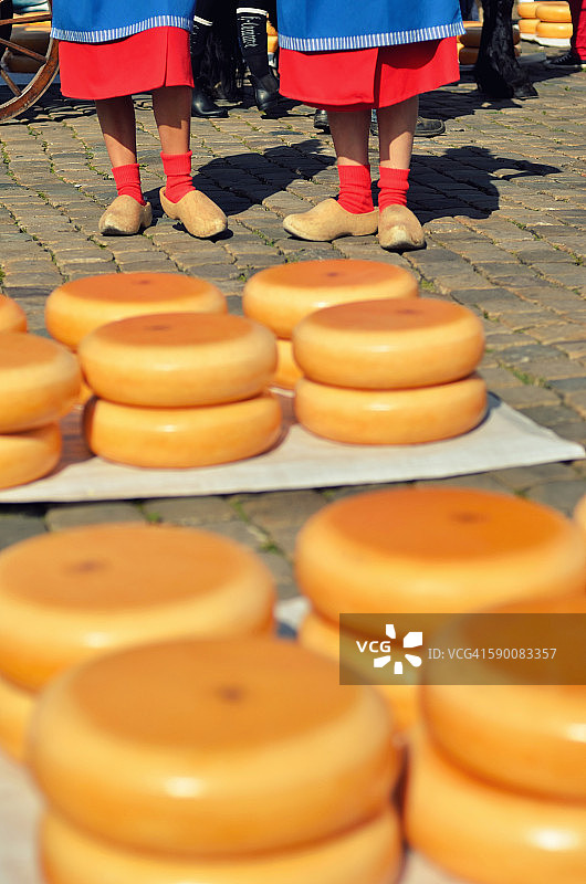 在荷兰传统市场销售奶酪图片素材