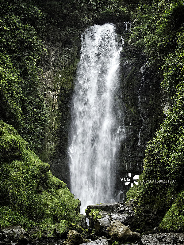 悬崖瀑布图片素材