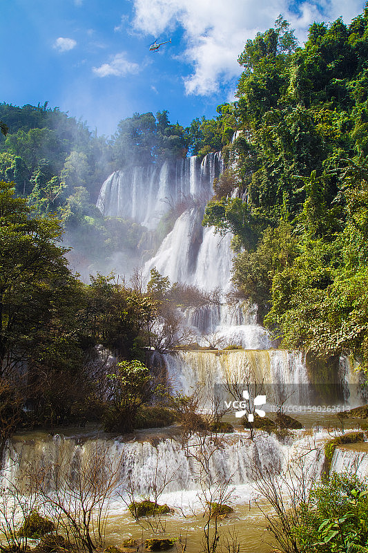 提洛苏瀑布图片素材