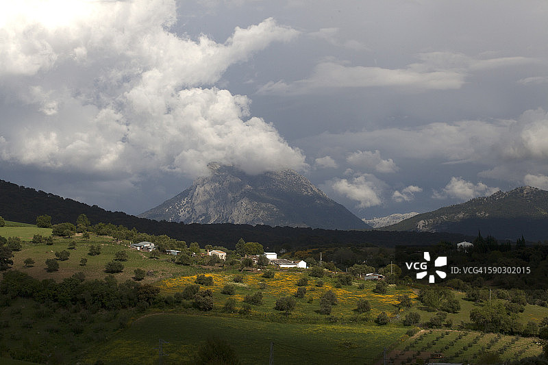 格拉萨莱马山脉自然公园上空的云彩图片素材
