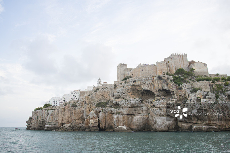 从海上看帕帕鲁纳城堡（佩尼斯科拉）图片素材