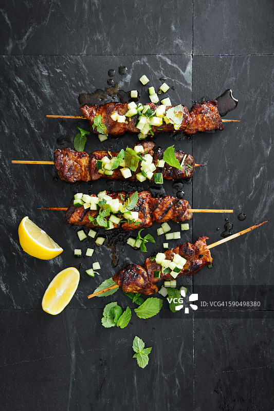 黄瓜沙拉猪肉串图片素材