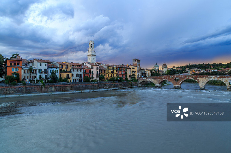 意大利维罗纳暮光之城城市风光图片素材