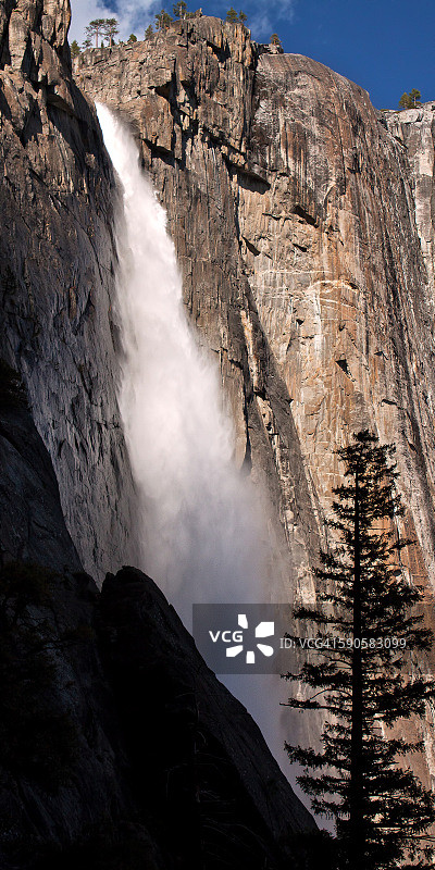 优胜美地上瀑布图片素材