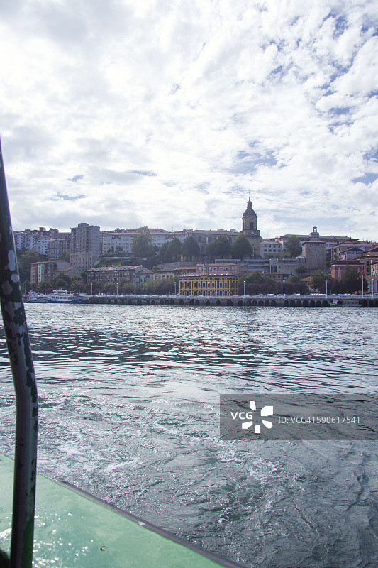 河流上的帆船图片素材