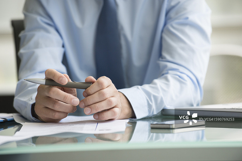 投资者依赖财务顾问的专业知识图片素材