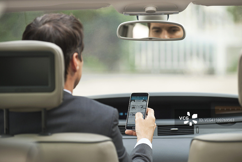 开车时使用手机图片素材