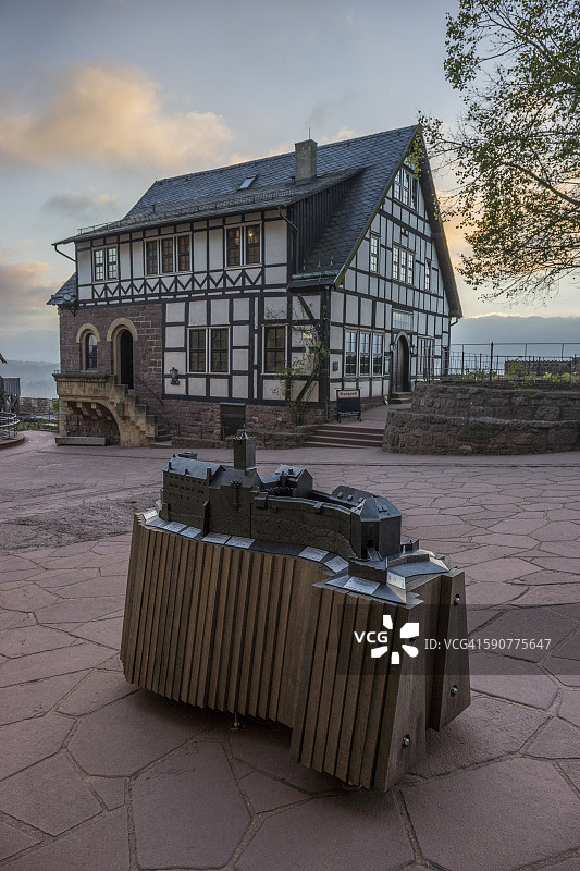 德国图林根州艾森纳赫瓦尔特堡的夜景图片素材