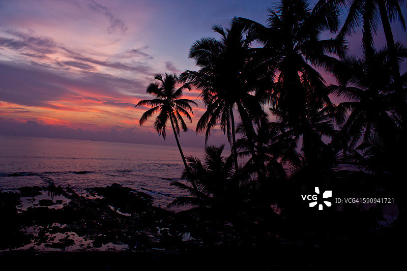 果阿邦安朱纳海滩日落图片素材