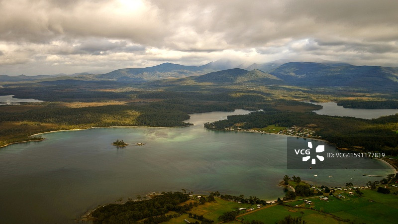 绍斯波特海湾，鹈鹕岛和海斯景观图片素材