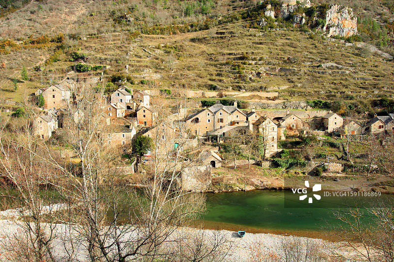 法国塔恩河畔的古老石头房子图片素材
