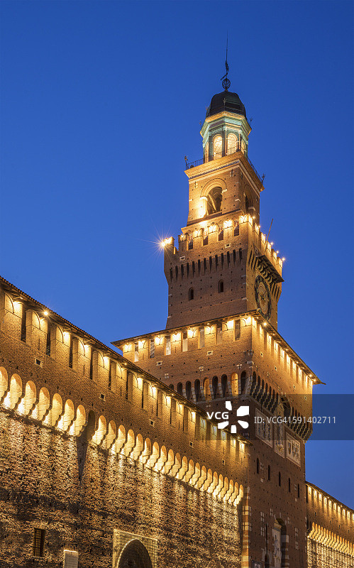 意大利米兰斯福尔扎城堡夜景图片素材