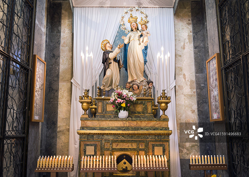 意大利巴勒莫的玫瑰圣母雕像图片素材