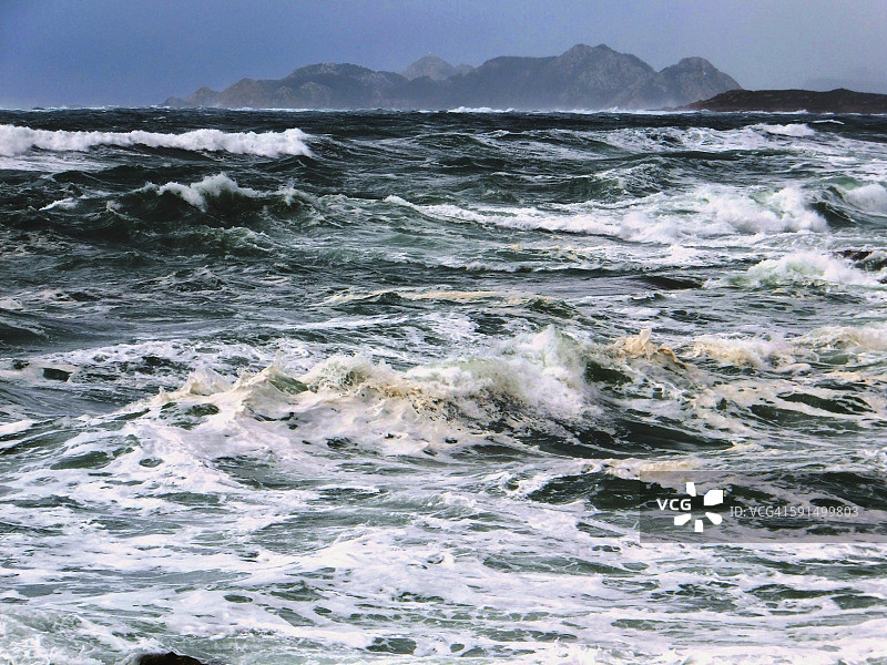 波涛汹涌的海面图片素材